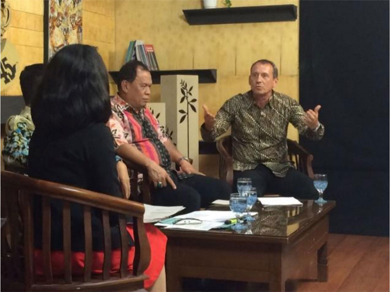 Dialog Interaktif: Pembangunan Hijau dan Kemitraan untuk Pengelolaan Lanskap di Sumatera Selatan::Bioclime diundang untuk menghadiri acara siaran langsung Dialog Interaktif di Sriwijaya TV pada hari Rabu, tanggal 29 Maret 2017 dari jam 19:00–20:00 WIB