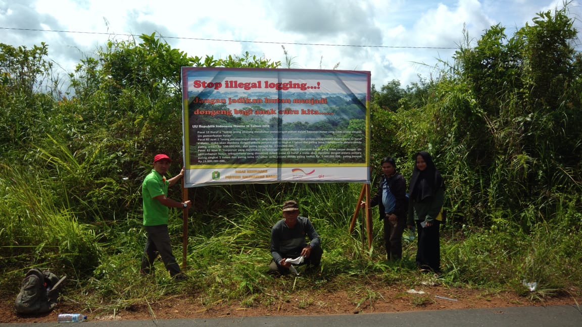 2018 12 Campaign preventing illegal logging Kapuas Hulu Moritz Zetzmann