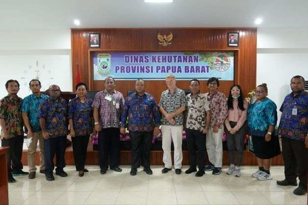2022 05 19 Koordinasi dengan Dinas Kehutanan Provinsi Papua Barat untuk Perkembangan Program ny 1