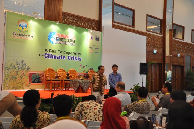 Climate Change - Education Forum and Expo May 2011/ Talk Show At Dnpi Expo - 4