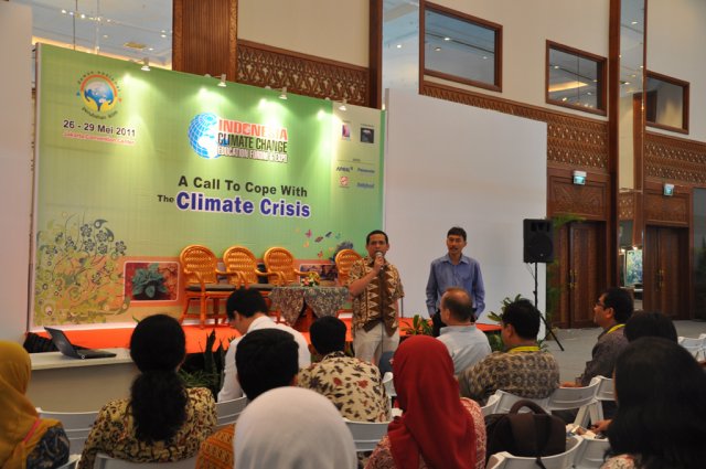 Climate Change - Education Forum and Expo May 2011/ Talk Show At Dnpi Expo - 6