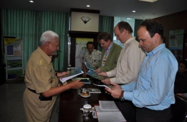 Delegation with the Governor of East Kalimantan Province 
